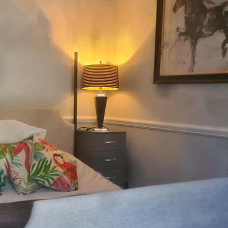 Parc Lodge Guesthouse 브리젠드 외부 사진