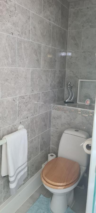 Parc Lodge Guesthouse 브리젠드 외부 사진