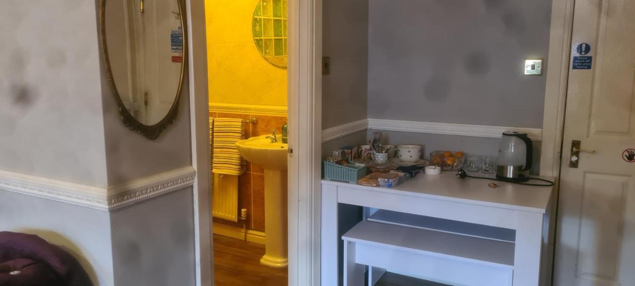 Parc Lodge Guesthouse 브리젠드 외부 사진